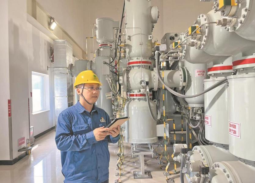 范巖:從給別人“搭把手”練成班組帶頭人