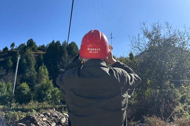 國(guó)網(wǎng)欒川縣供電公司兩地聯(lián)合特巡特護(hù),備戰(zhàn)冬季用電高峰