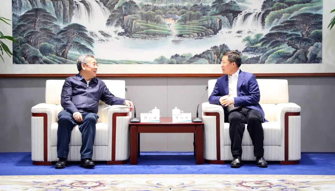 中國電氣裝備黨委書記、董事長(zhǎng)李洪鳳會(huì)見國家開發(fā)銀行戰(zhàn)略客戶部總經(jīng)理邵立波