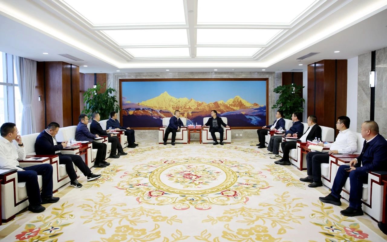 大唐云南公司黨委書記、董事長(zhǎng)王繼才與中鐵十局集團(tuán)有限公司總經(jīng)理、黨委副書記范中兵會(huì)談