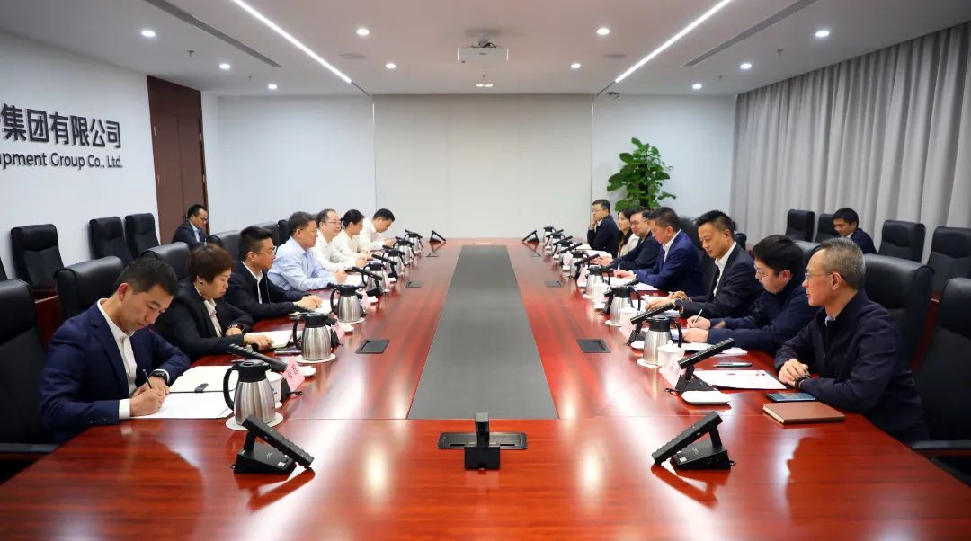 中國電氣裝備黨委書記、董事長李洪鳳會見上海市國資委黨委書記、主任賀青