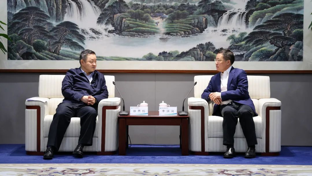 中國電氣裝備黨委書記、董事長李洪鳳會見中國國新黨委書記、董事長徐思偉