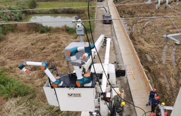 國網(wǎng)永州:機器人帶電消缺 助推智能電網(wǎng)建設