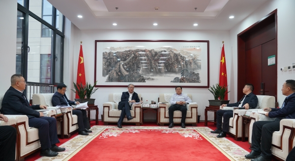 中國電建黨委副書記、總經(jīng)理王斌與內(nèi)蒙古電力集團黨委書記、董事長張海峰會談