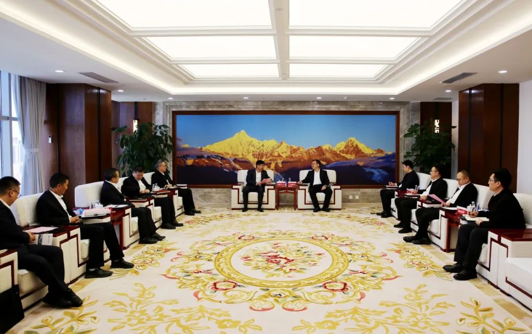 王繼才與中國(guó)能建西南區(qū)域總部黨委書記、總經(jīng)理鄒小川會(huì)談