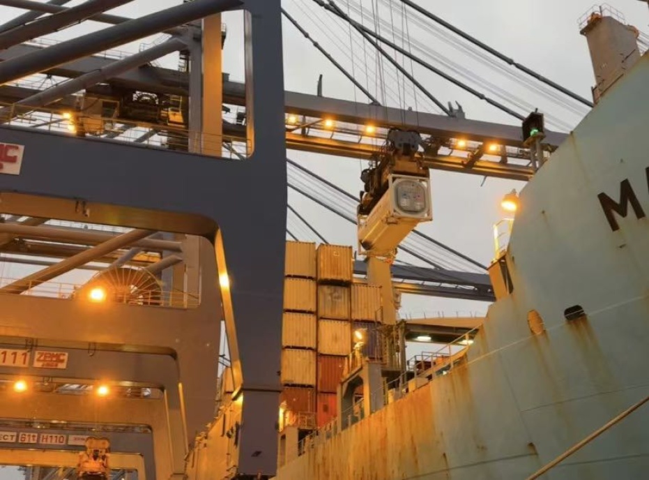 浦東海事部門保障全球首例大型固態(tài)儲(chǔ)氫設(shè)備順利“出?！? width=