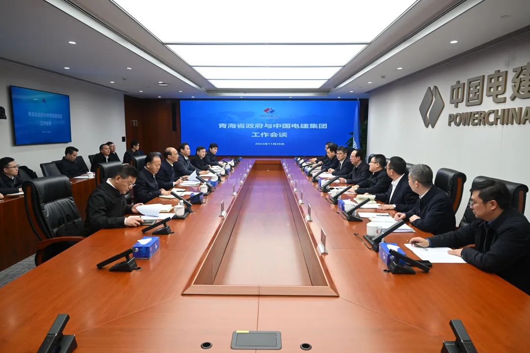 中國(guó)電建黨委書記、董事長(zhǎng)丁焰章與青海省委副書記、省長(zhǎng)吳曉軍會(huì)談