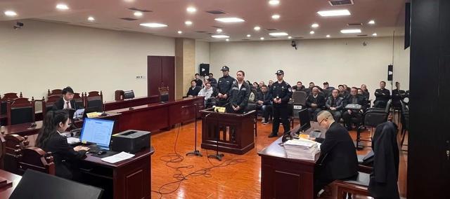 貴州電網(wǎng)一管理人員被控貪污、受賄案一審開庭