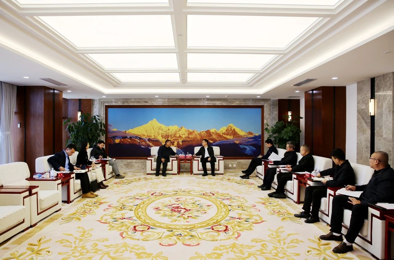 王繼才與昆明市發(fā)改委副主任、市能源局局長(zhǎng)施云懷會(huì)談