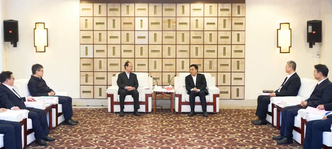 中國(guó)電建黨委書記、董事長(zhǎng)丁焰章拜會(huì)海南省委書記馮飛