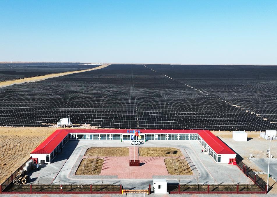 華電騰格里“沙戈荒”大型風電光伏基地并網發(fā)電