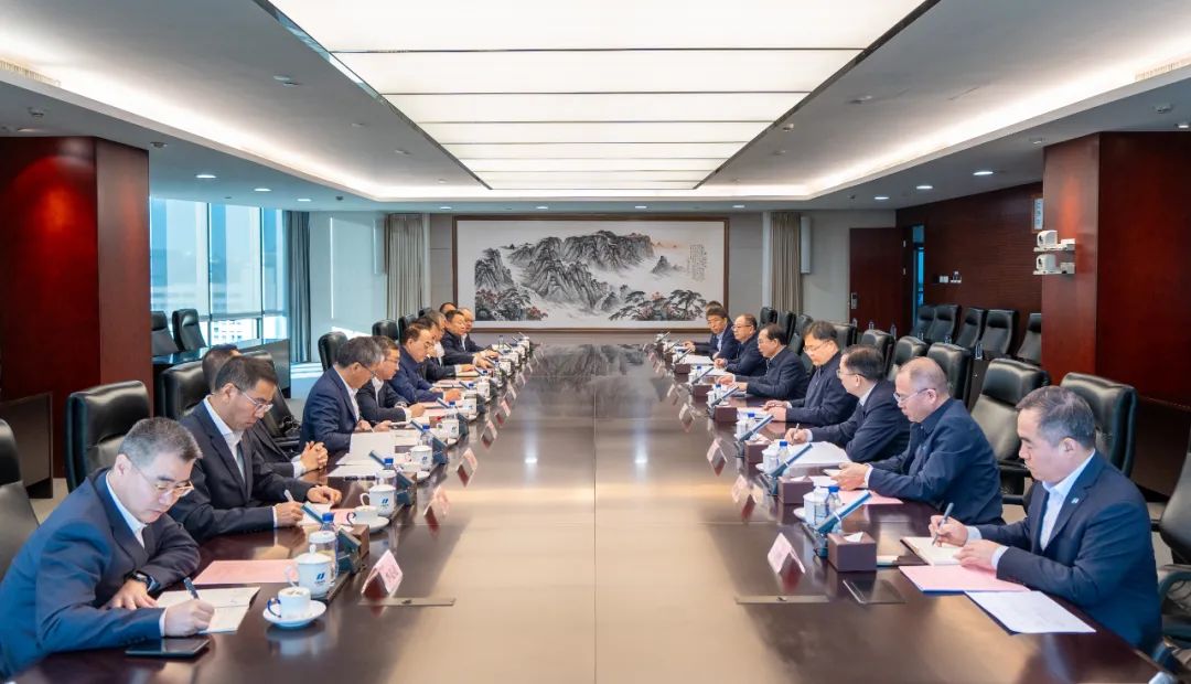 華電集團黨組書記、董事長江毅會見中國中車黨委書記、董事長孫永才