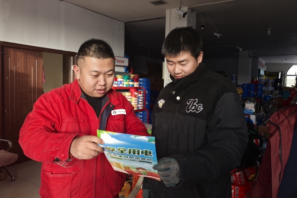 內(nèi)蒙古電力集團烏海千里山供電公司蒙電愛心光明行，用電無憂進社區(qū)