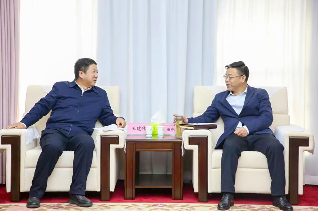 大唐甘肅公司黨委書記、董事長王建偉與甘肅能化集團黨委書記、董事長謝曉鋒會談