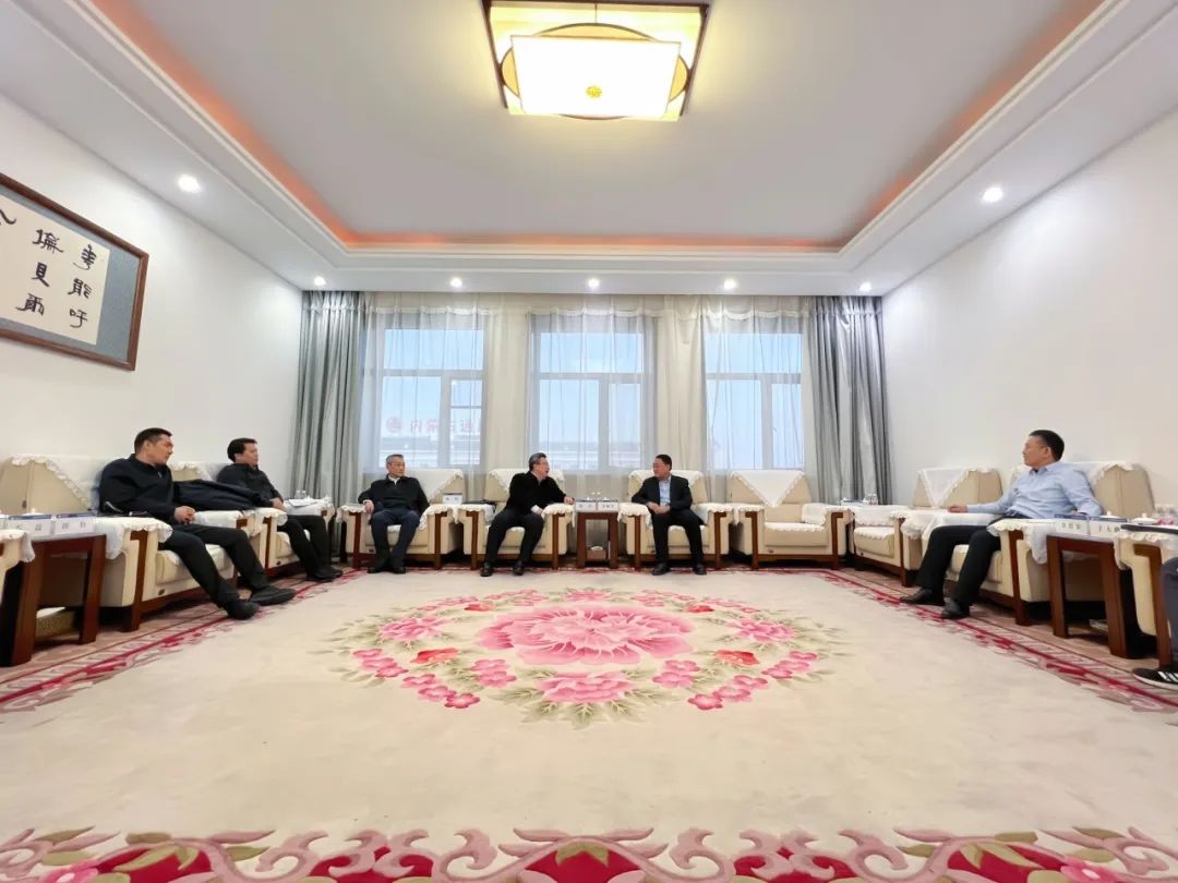 華能蒙東公司總經(jīng)理、黨委副書記李樹學(xué)會(huì)見中國石油內(nèi)蒙古銷售公司執(zhí)行董事、黨委書記楊杰