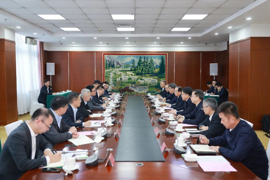 華電集團(tuán)黨組書記、董事長(zhǎng)江毅與上海電氣黨委書記、董事長(zhǎng)吳磊舉行會(huì)談