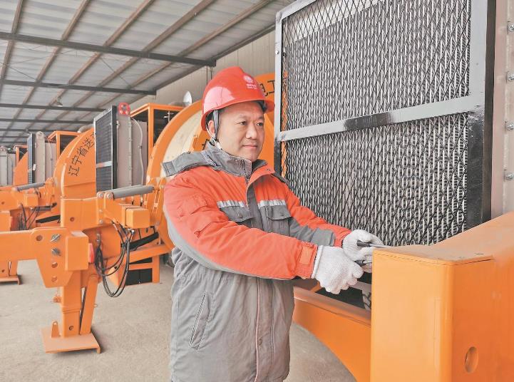 【國(guó)網(wǎng)特等勞模】陳震：創(chuàng)新攻堅(jiān)步履不停 破解電網(wǎng)施工難題