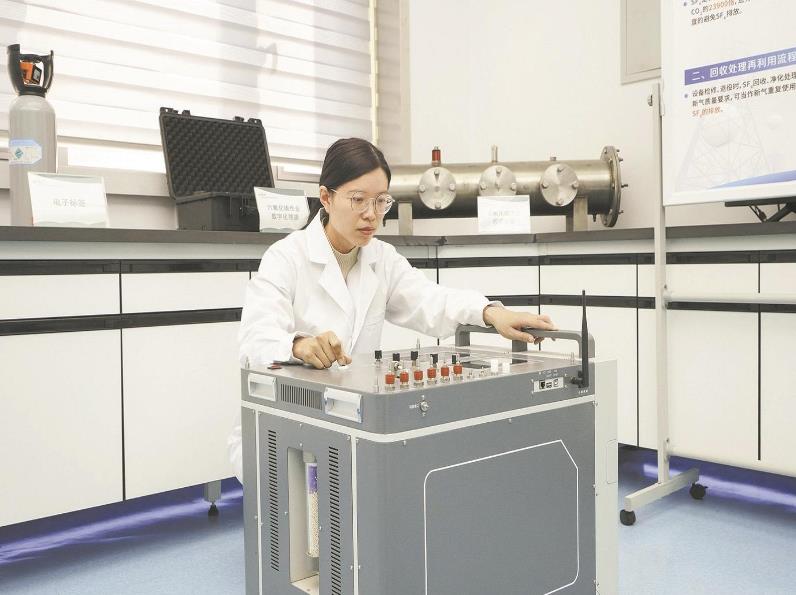 【國網(wǎng)特等勞模】張曉琴:專攻油氣檢測 不斷“找茬、破題”