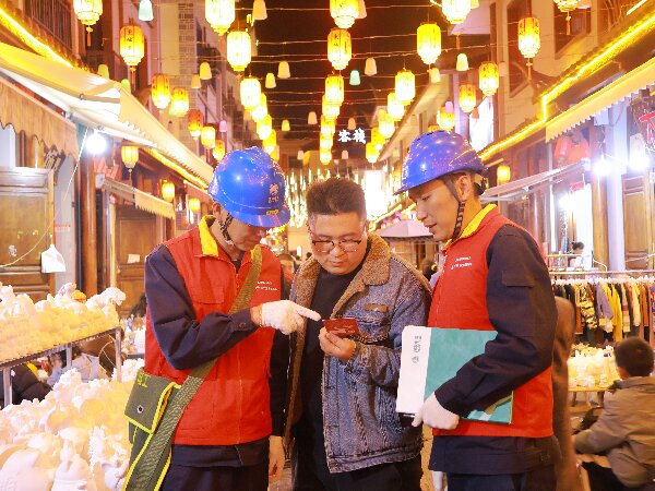 國(guó)網(wǎng)會(huì)理市供電公司:“兵不卸甲”巡線忙 護(hù)航元宵燈火明