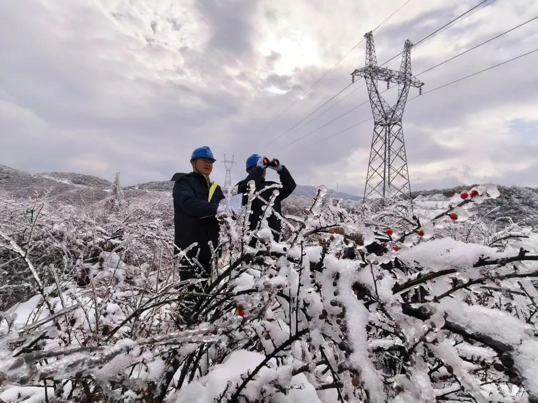 南方電網(wǎng)科技抗冰 讓冰雪“看得見(jiàn)、除得掉、防得住”
