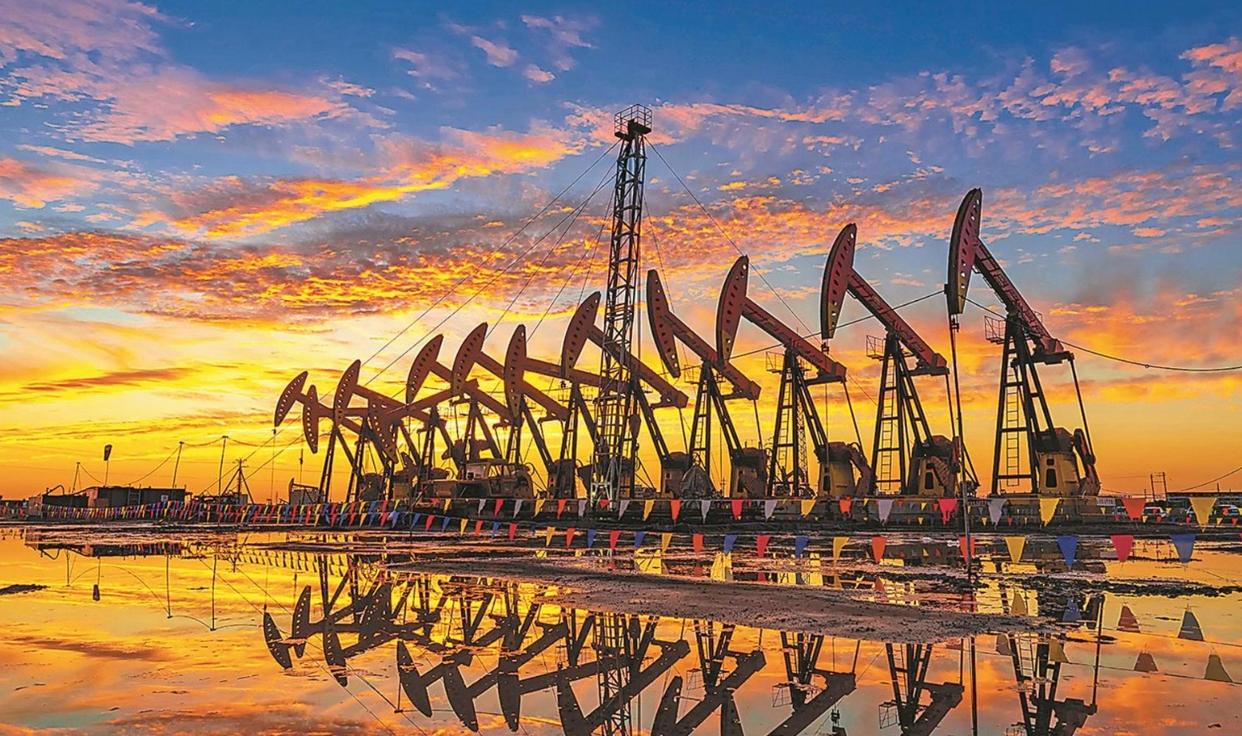 兩大能源機(jī)構(gòu)下調(diào)今年石油供應(yīng)過剩預(yù)期，油價(jià)全年怎么走