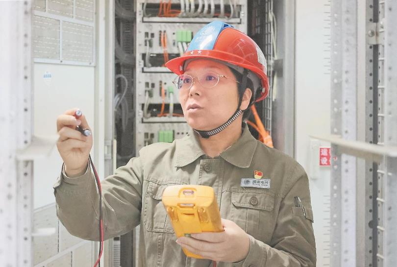 【國(guó)網(wǎng)特等勞?！奎S瑤玲：核心技術(shù)抓在手，國(guó)產(chǎn)化改造帶頭干