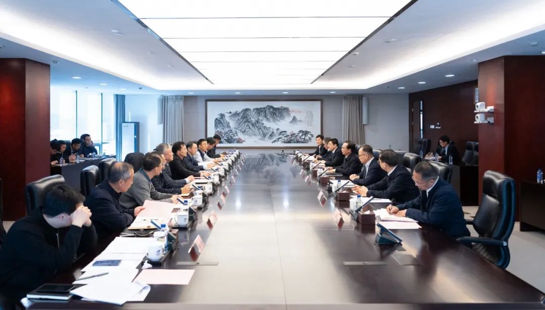 華電集團(tuán)董事長、黨組書記江毅與北京市政府黨組成員、副市長文獻(xiàn)舉行會(huì)談