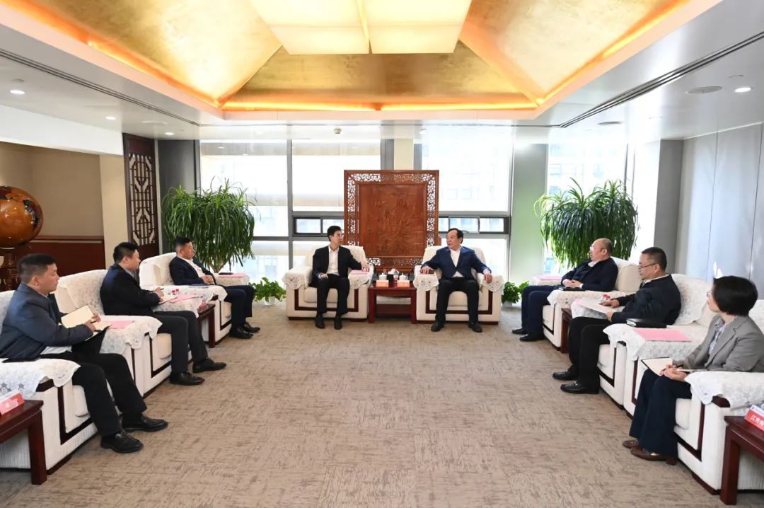 大唐國(guó)際黨委書記、董事長(zhǎng)李凱會(huì)見(jiàn)中建五局黨委書記、董事長(zhǎng)田衛(wèi)國(guó)