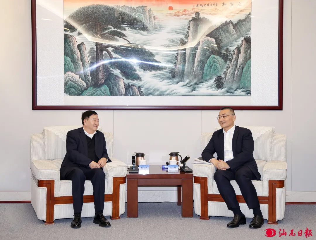 中廣核集團黨委書記、董事長楊長利與汕尾市委書記逯峰、市長鄭海濤會談