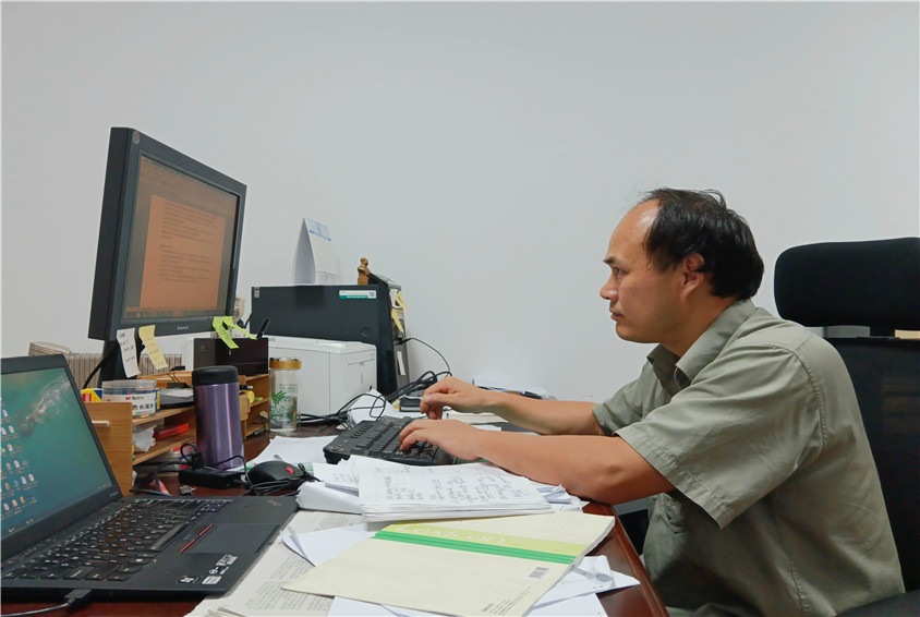 【老兵退伍  初心不改】周志勇： 執(zhí)筆如槍，他為萬家燈火寫春秋