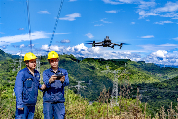國(guó)網(wǎng)重慶超高壓公司:科技護(hù)航輸電線路安全運(yùn)行