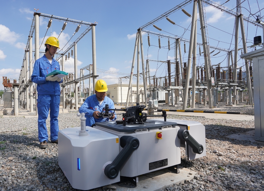 青海西寧供電公司首次應(yīng)用“無人機(jī)+全自動(dòng)機(jī)巢”全自主作業(yè)模式進(jìn)行巡檢